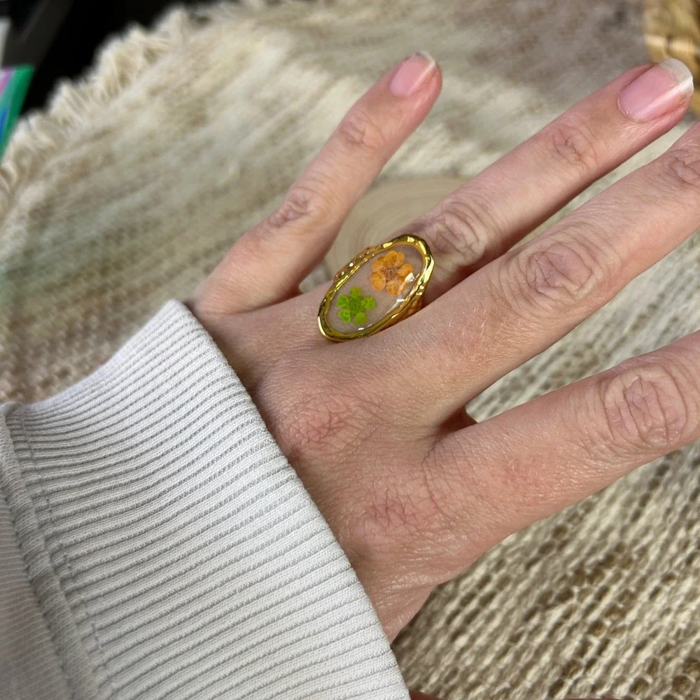 Dried Flower Gold Tone Oval Resin Ring Adjustable‎ Boho Gardencore Dainty